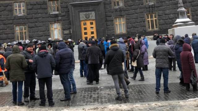 В Киеве происходят столкновения митингующих с полицией