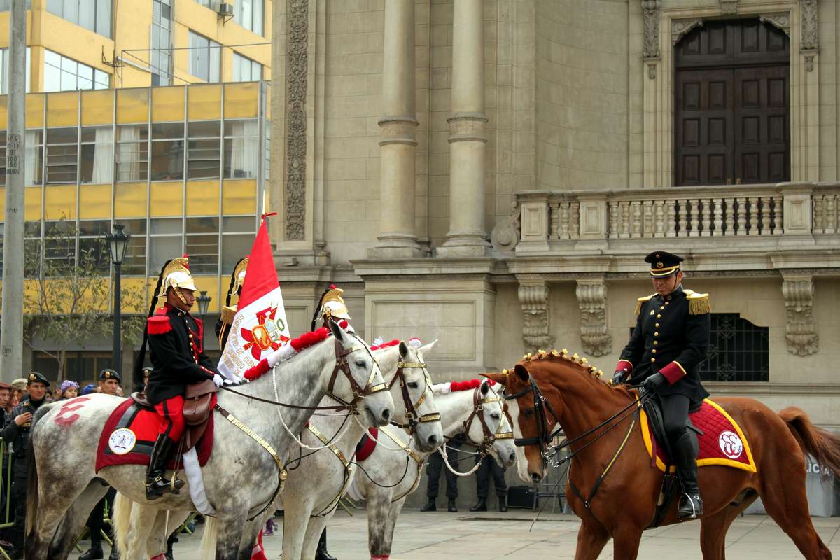 Драгуны с конскими хвостами: Президентская гвардия Перу (9)