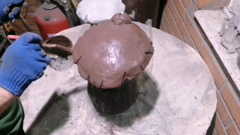 Красивые грибочки для сада из пластиковой бутылки и цемента