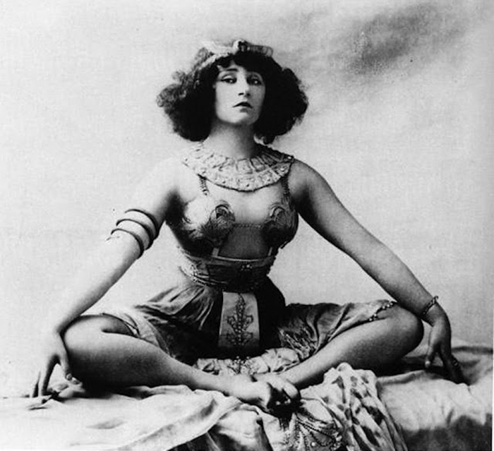 Sidonie Gabrielle Colette,    .