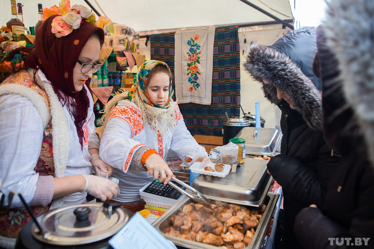 Булочка со вкусом рассольника. Как горожане дегустировали белорусские блюда на Масленице Булочка со вкусом рассольника. Как горожане дегустировали белорусские блюда на Масленице
