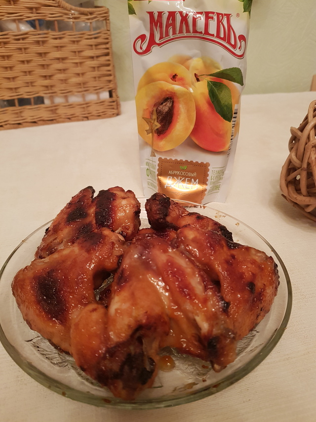 Фото к рецепту: Курица в остро-сладком соусе с джемом «махеевъ» «кусочки лета»