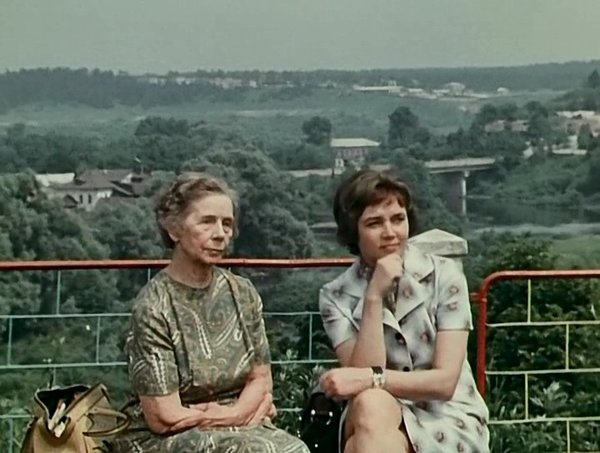 Ольга Долгова (слева) и Лилиана Алешникова в фильме «Опровержение» (1976)