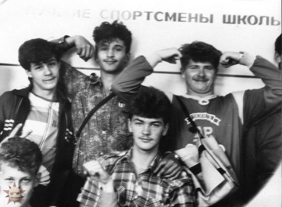 Молодежная мода начала 90-ых Молодежная мода начала 90-ых