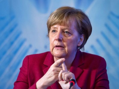 DW: Меркель призвала бизнесменов потерпеть еще санкции против РФ