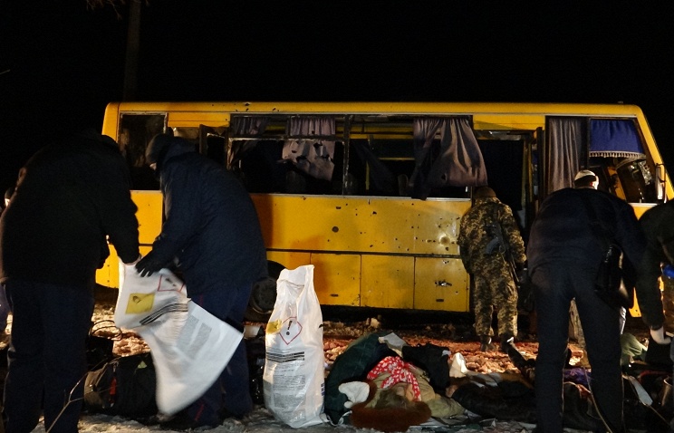 ТАСС: Отчет ОБСЕ: автобус под Волновахой был поврежден осколками ракетного снаряда
