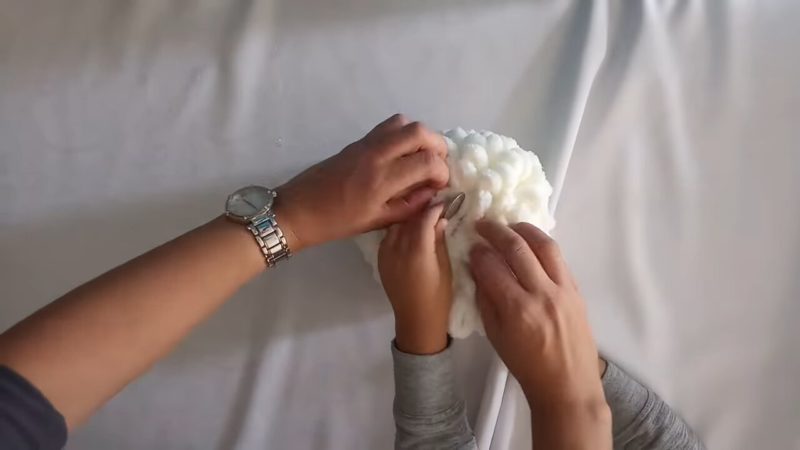 Что получится, если обмотать пряжей пустую банку? Удивительно полезная и практичная идея Что получится, если обмотать пряжей пустую банку? Удивительно полезная и практичная идея