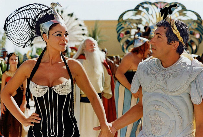 Моника Белуччи (Monica Bellucci) в фотосессии для фильма «Астерикс и Обеликс: Миссия «Клеопатра» (Asterix & Obelix Meet Cleopatra) (2002), фотография 14
