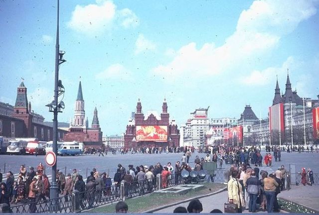 Москва в преддверии 1 мая 1982 года. Москва в преддверии 1 мая 1982 года.