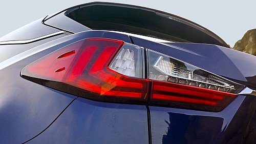 Приливы на задних фонарях играют роль спойлеров, упорядочивая поток воздуха. Коэффициент аэродинамического сопротивления Сх равен 0,32.