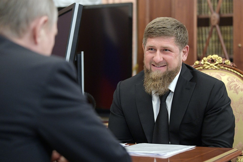 «Нет такого лидера в мировом масштабе»: Кадыров видит Путина «пожизненным президентом»