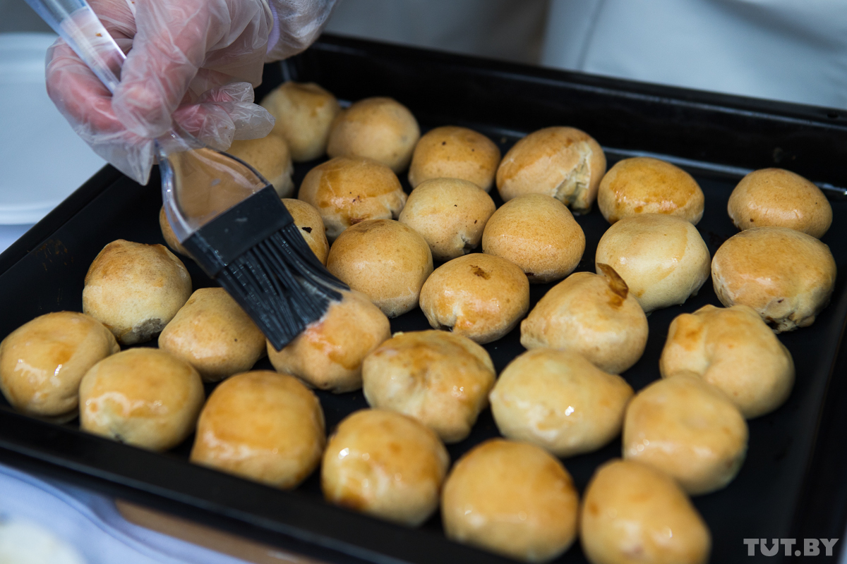 Булочка со вкусом рассольника. Как горожане дегустировали белорусские блюда на Масленице Булочка со вкусом рассольника. Как горожане дегустировали белорусские блюда на Масленице