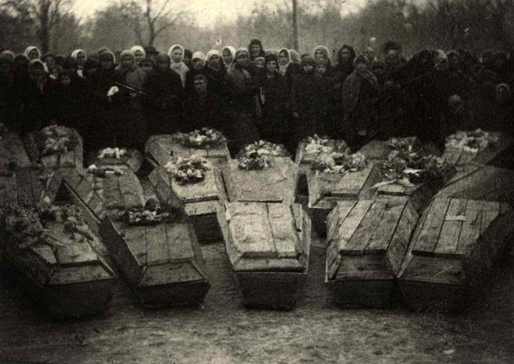 Ее избивали, подвешивали за косы. Из шурфа Аню подняли с одной косой - другая оборвалась