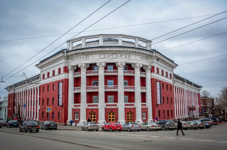 ID: 10632312 Дата съемки: 31.03.2015 Описание: Россия. Петрозаводск. Вид на гостиницу "Северная". Игорь Подгорный/ТАСС