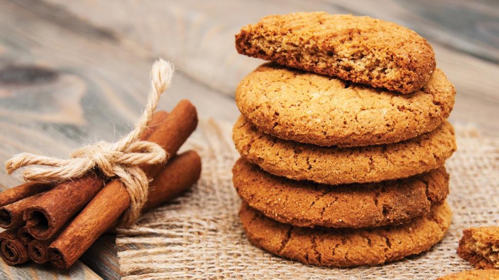 Медовое печенье с корицей: ингредиенты, рецепт, советы по приготовлению