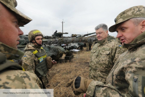 Привести в боевую готовность все танковые части ВСУ - зачем Порошенко приехал в Донбасс?