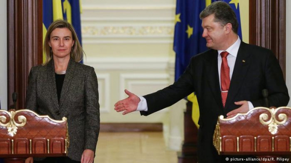 Могерини и Порошенко отметили сдержанное урегулирование конфликта на Донбассе