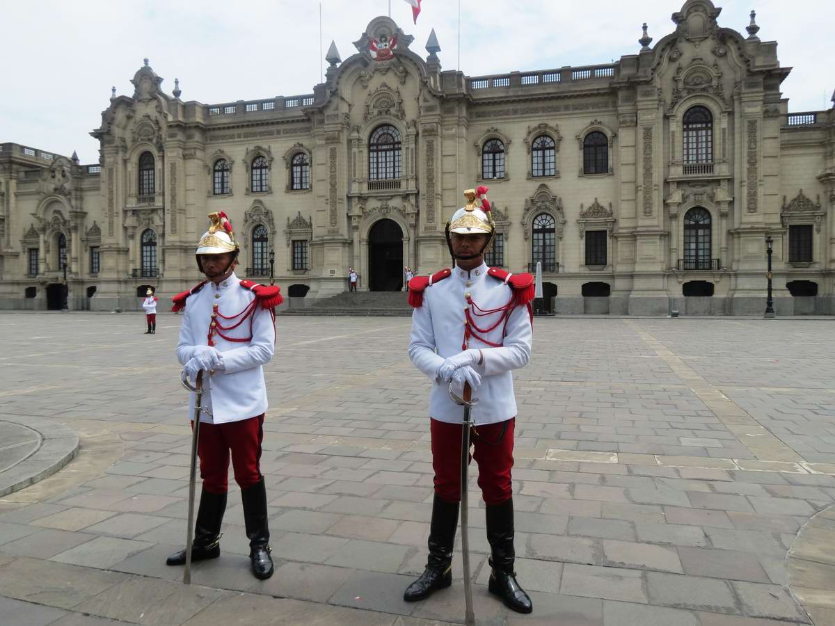 Драгуны с конскими хвостами: Президентская гвардия Перу (23)