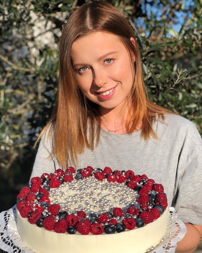 Юлия Савичева поделилась рецептом муссового торта