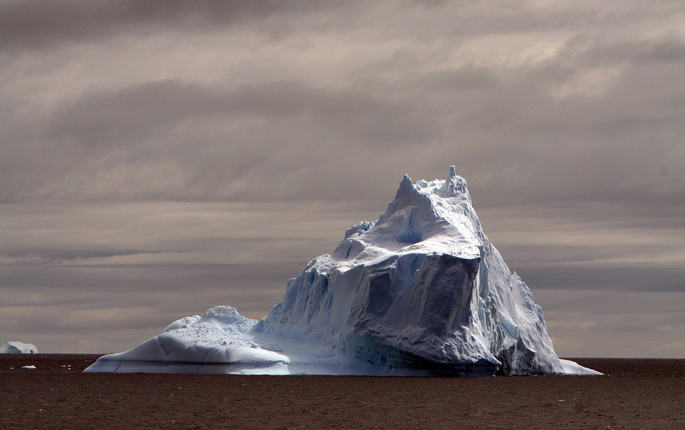 В плену Антарктиды  история, факты