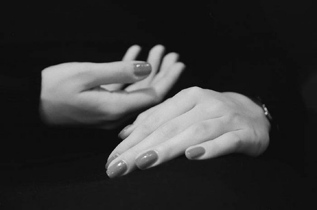 Хочешь знать, изменяет ли тебе девушка? Посмотри на ее пальцы Хочешь знать, изменяет ли тебе девушка? Посмотри на ее пальцы