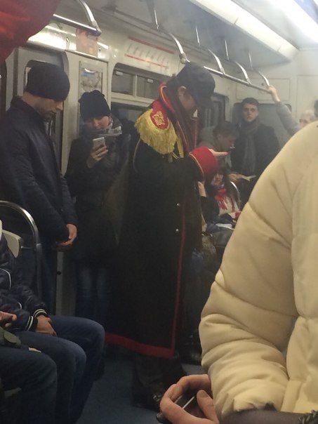 Безумная мода от странных пассажиров метро. С ним не соскучишься!!! Безумная мода от странных пассажиров метро. С ним не соскучишься!!!