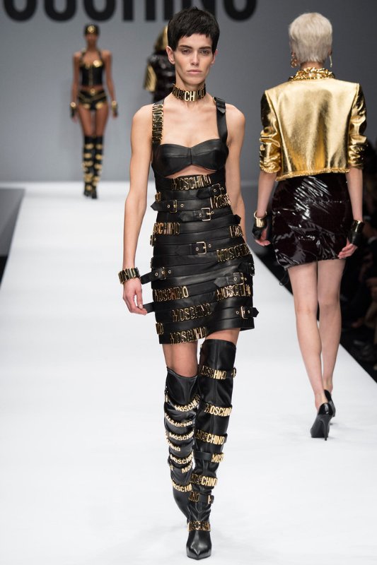 Неделя моды в Нью Йорке: Moschino осень-зима 2014/2015 Неделя моды в Нью Йорке: Moschino осень-зима 2014/2015