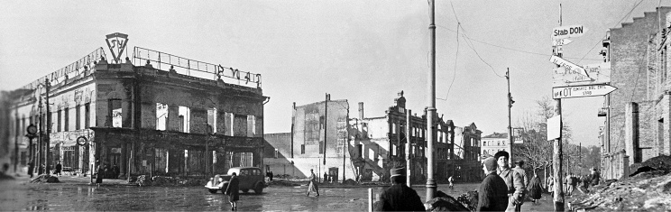ID: 10632317 Описание: Советский Союз. Ростов-на-Дону. Разрушения на углу Буденновского проспекта и Садовой улицы, 1943 год. Анатолий Егоров/Фотохроника ТАСС