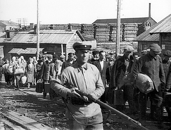 Русские крестьяне вспоминают о жизни при Сталине Русские крестьяне вспоминают о жизни при Сталине