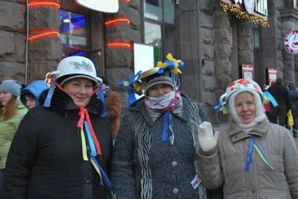 Кастрюли на голову - мозги в мусорное ведро. Два года знаковому перформансу Кастрюли на голову - мозги в мусорное ведро. Два года знаковому перформансу