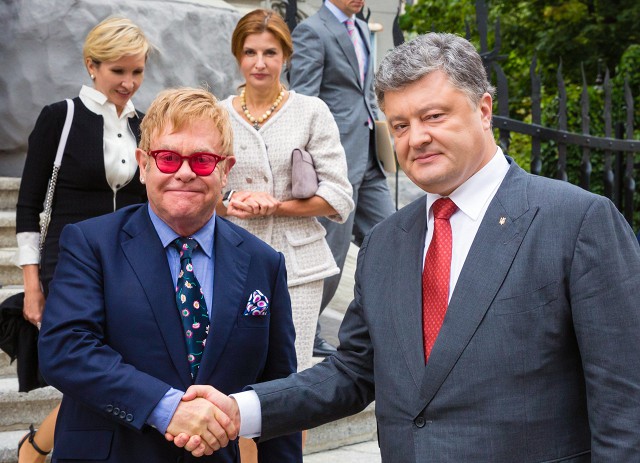 Президент Украины Петр Порошенко провел встречу с британским музыкантом Элтоном Джоном