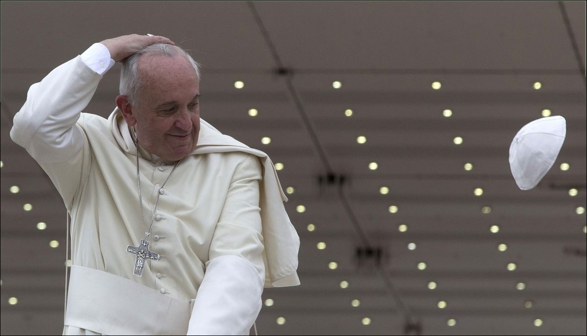 Папа Римский и ветер (14 фото) Папа Римский и ветер (14 фото)