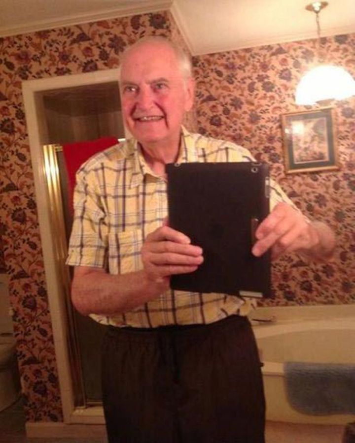 18. В честь 70-летия этому дедушке подарили iPad. Это его первое селфи. возраст, люди