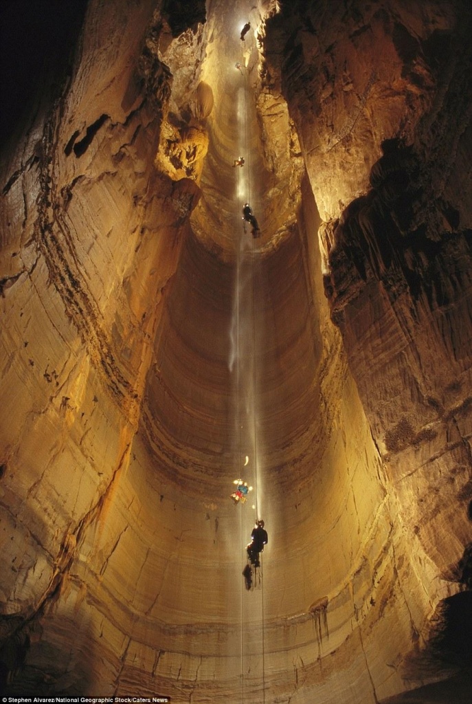 Corvo Cave - a caverna mais profunda do mundo Corvo Cave, Abkhazia, no mundo, caverna