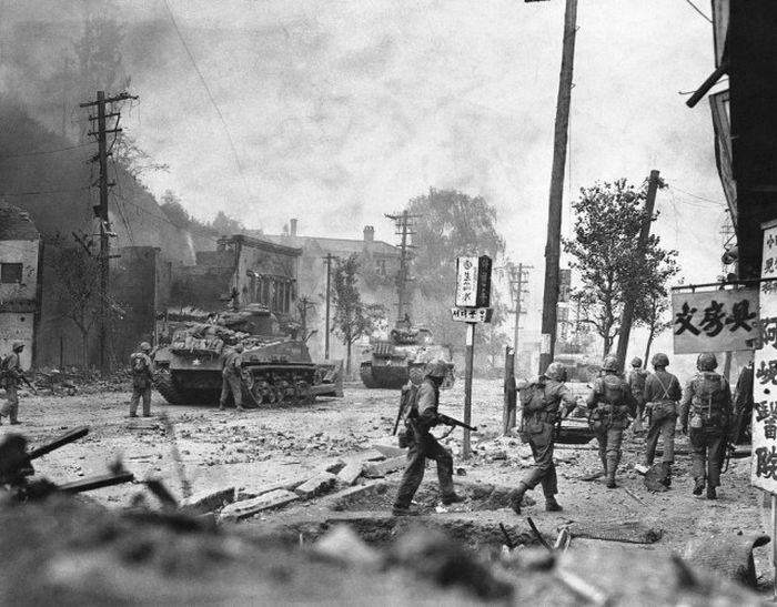 Корейская война на снимках военных фотографов (49 фото) Корейская война на снимках военных фотографов (49 фото)