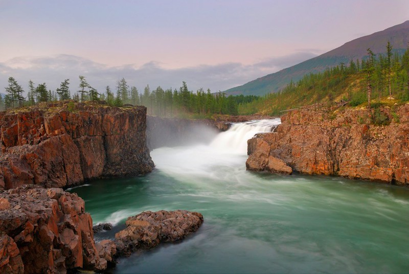 Плато Путорана, Красноярский край. В переводе с эвенкийского Путорана означает «озера с крутыми берегами». Таким образом, плато Путорана обязано названием многочисленным озерам и водопадам. история, факты