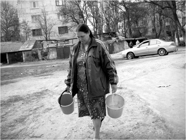http://img0.liveinternet.ru/images/attach/c/7/97/115/97115352_ZHenschina_s_pustuymi_vedrami.jpg