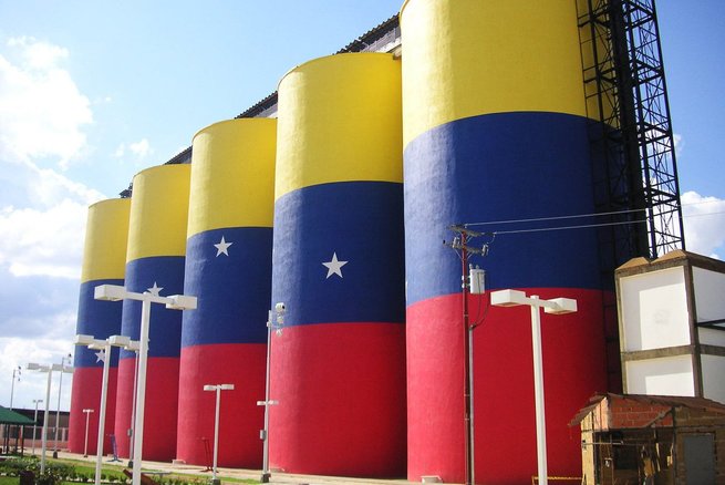 Теперь Венесуэла доходы от продажи нефти будет направлять на счета в Газпромбанк Теперь Венесуэла доходы от продажи нефти будет направлять на счета в Газпромбанк
