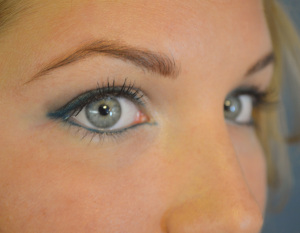 The dark green eyeliner contrasts against her light eyes which makes them pop