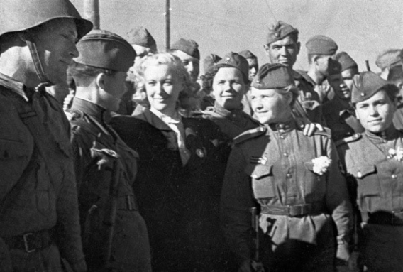 Любовь Орлова: Лопни, а держи фасон! Любовь Орлова: Лопни, а держи фасон!