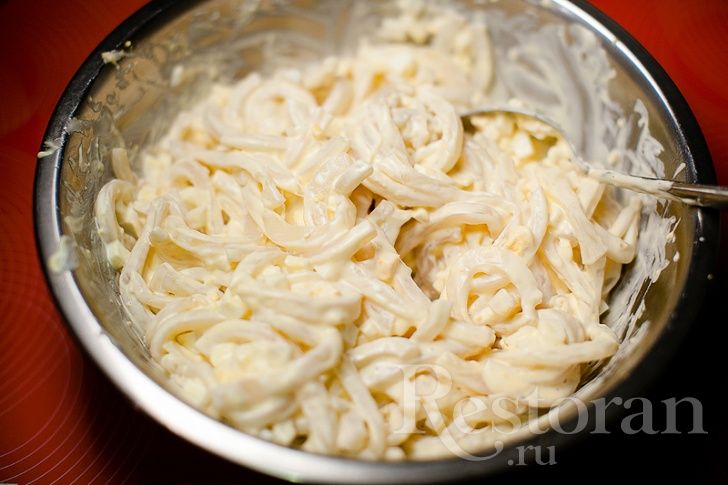 Салат с кальмарами