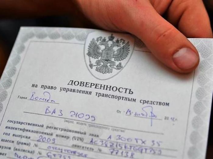 Какие документы имеет право потребовать инспектор ГИБДД, и в чем ему можно отказать