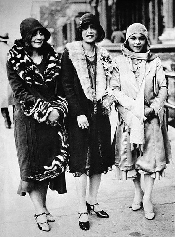 Женская мода 1920-х: винтажные фотографии, раскрывающие неповторимый уличный стиль прошлого Женская мода 1920-х: винтажные фотографии, раскрывающие неповторимый уличный стиль прошлого