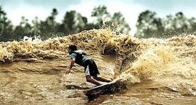 Приливная волна или бор волна (фото, видео). Поророка (на Амазонке), бенак (в Малайзии), маскаре (на побережье Франции).