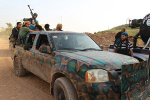 Обученные США сирийские повстанцы отдали исламистам пикапы и боеприпасы