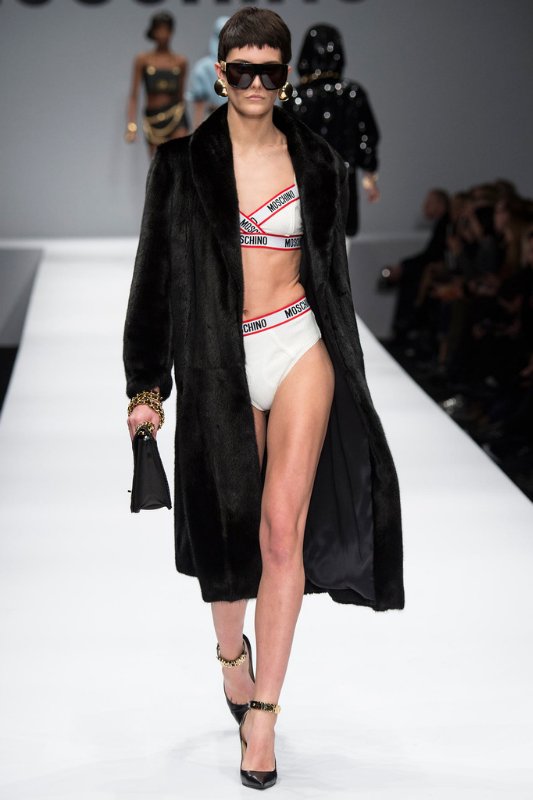 Неделя моды в Нью Йорке: Moschino осень-зима 2014/2015 Неделя моды в Нью Йорке: Moschino осень-зима 2014/2015