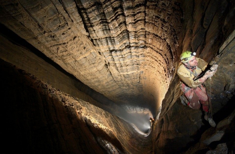 Corvo Cave - a caverna mais profunda do mundo Corvo Cave, Abkhazia, no mundo, caverna