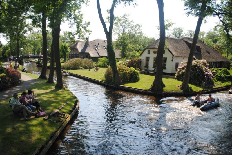МИР ВОКРУГ. "Голландская Венеция" - Гитхорн (Giethoorn) МИР ВОКРУГ. "Голландская Венеция" - Гитхорн (Giethoorn)