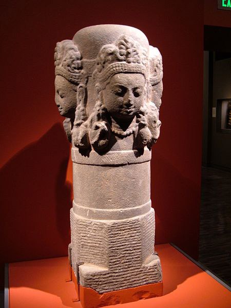 Шивалингам  - объект  всеобщего поклонения самой древнейшей религии мира