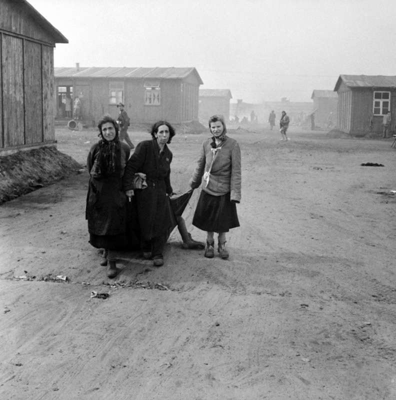 Все ужасы концлагеря Берген-Бельзен в редких архивных фотографиях Все ужасы концлагеря Берген-Бельзен в редких архивных фотографиях